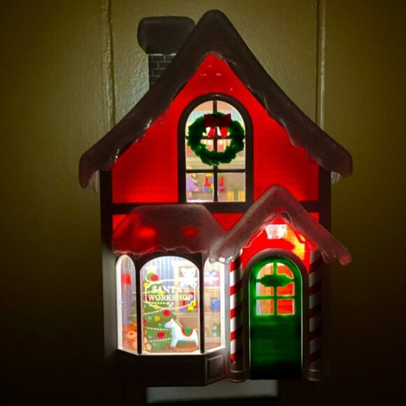 SANTA'S WORKSHOP PROJECTOR NIGHTLIGHT PLUG IN - Picture 1 of 11